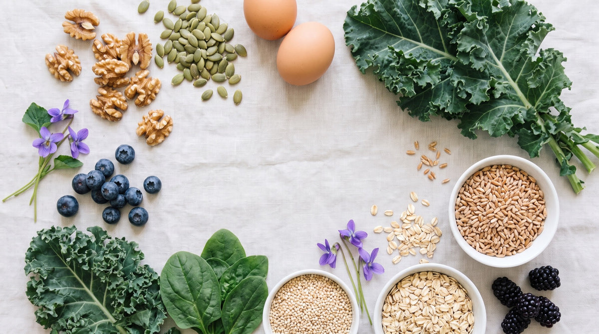 Noci, semi di zucca, uova, verdura a foglia e cereali: i nutrienti per la mente